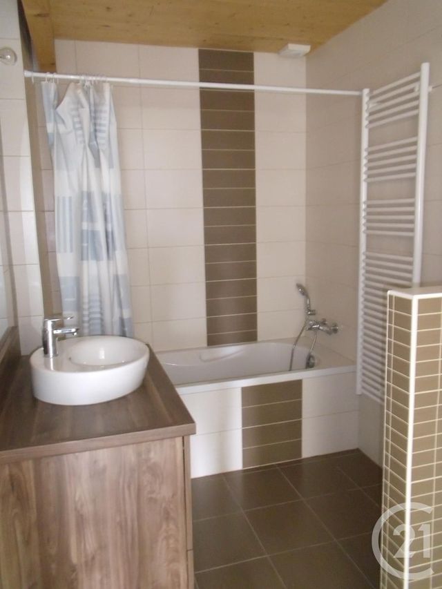 Appartement T3 &agrave; louer - 3 pi&egrave;ces - 66,50 m2 - Les Fins - 25 - FRANCHE-COMTE