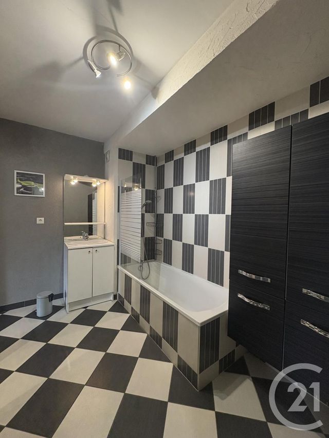 Appartement F4 &agrave; louer - 4 pi&egrave;ces - 92,26 m2 - Villers Le Lac - 25 - FRANCHE-COMTE