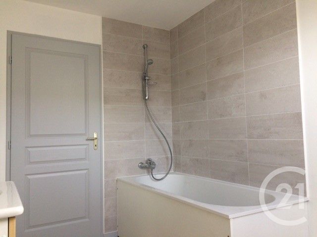 Appartement F4 &agrave; louer - 4 pi&egrave;ces - 108,46 m2 - Villers Le Lac - 25 - FRANCHE-COMTE