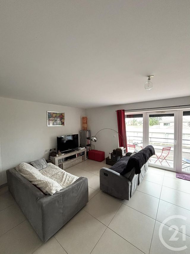 Appartement F3 &agrave; louer - 3 pi&egrave;ces - 85,50 m2 - Etalans - 25 - FRANCHE-COMTE