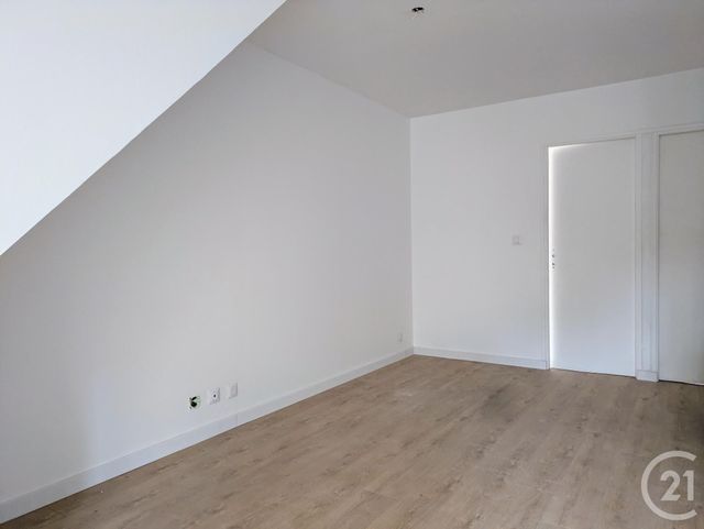 Appartement &agrave; louer - 3 pi&egrave;ces - 45 m2 - Ornans - 25 - FRANCHE-COMTE