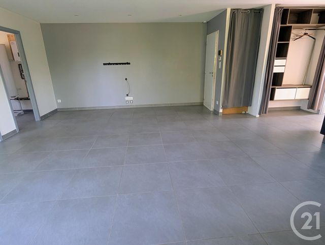 Appartement &agrave; louer - 3 pi&egrave;ces - 80 m2 - Avoudrey - 25 - FRANCHE-COMTE