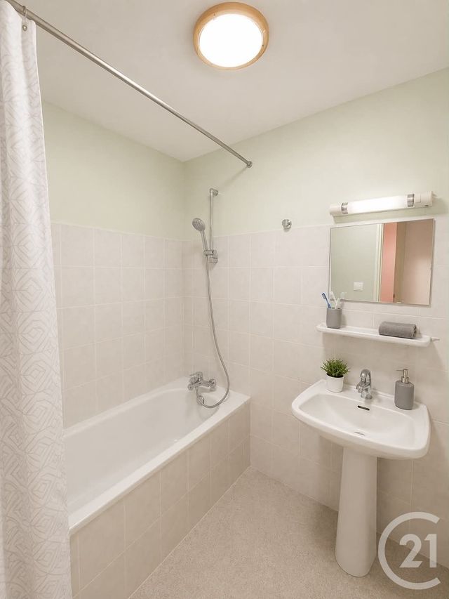 Appartement &agrave; louer - 3 pi&egrave;ces - 58 m2 - Vercel Villedieu Le Camp - 25 - FRANCHE-COMTE
