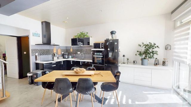 Appartement F4 &agrave; vendre - 4 pi&egrave;ces - 81,95 m2 - Maiche - 25 - FRANCHE-COMTE