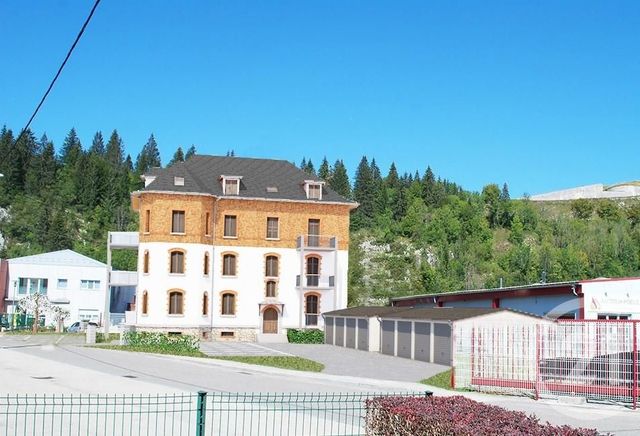 Appartement F2 à vendre - 2 pièces - 49,75 m2 - La Cluse Et Mijoux - 25 - FRANCHE-COMTE