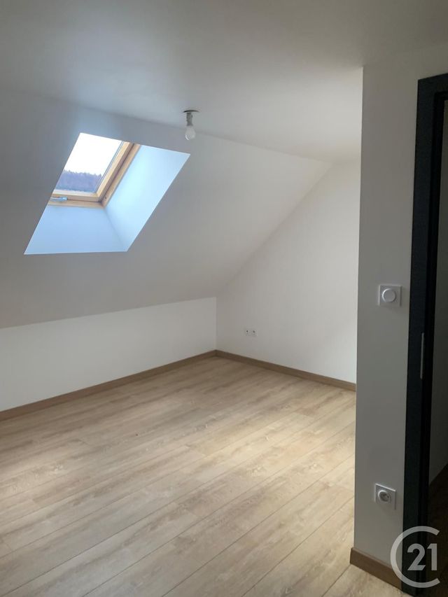 Appartement Duplex &agrave; louer - 3 pi&egrave;ces - 51,93 m2 - La Cluse Et Mijoux - 25 - FRANCHE-COMTE