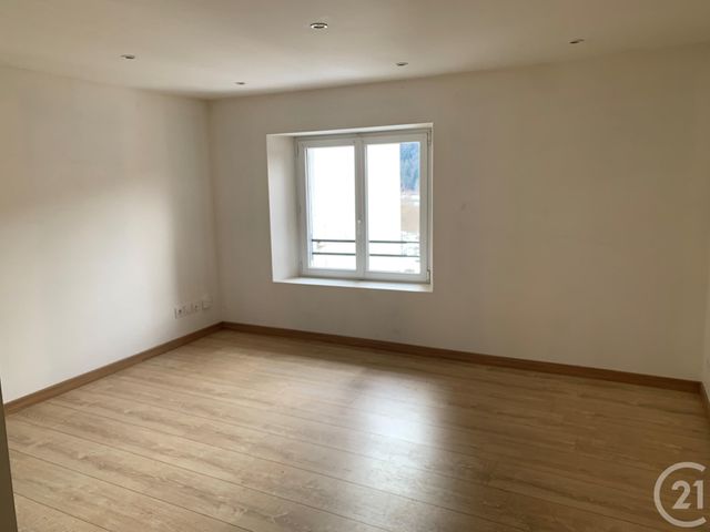 Appartement Duplex &agrave; louer - 3 pi&egrave;ces - 51,93 m2 - La Cluse Et Mijoux - 25 - FRANCHE-COMTE
